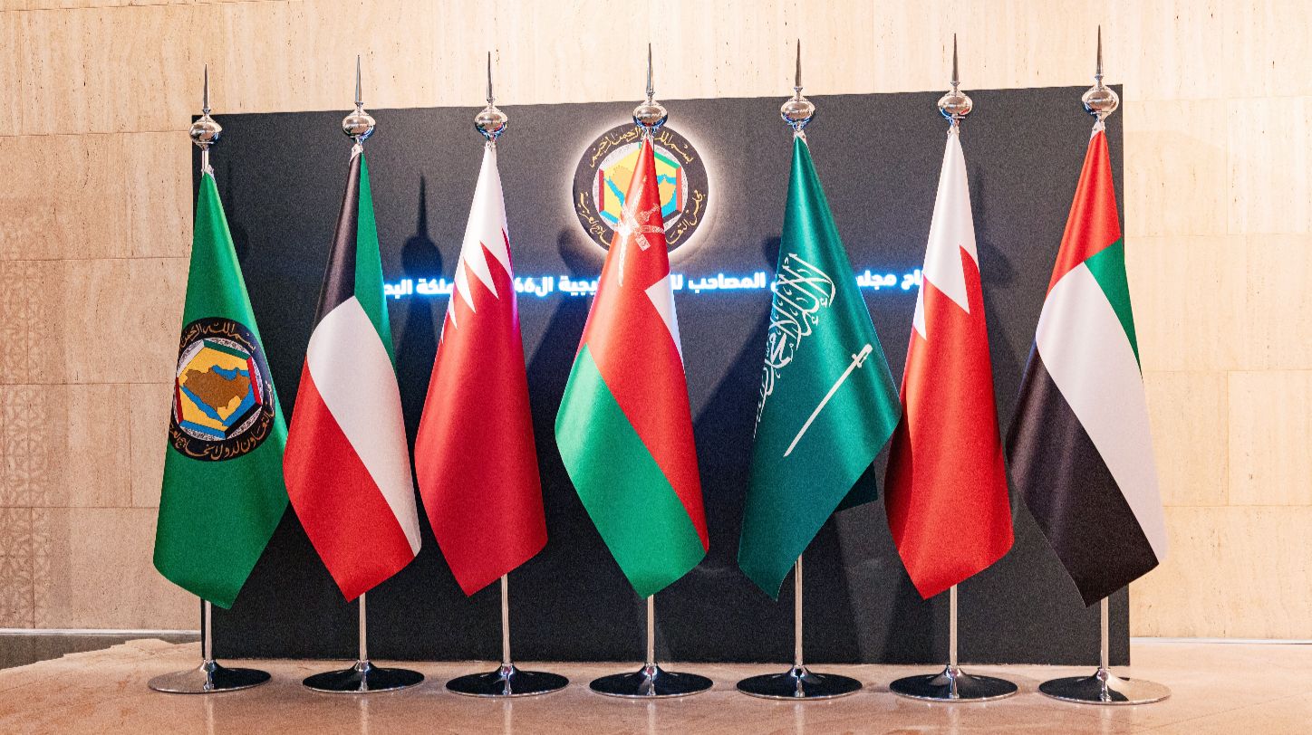 Image depicting the UK and GCC flags with shipping containers and arrows indicating trade flow.