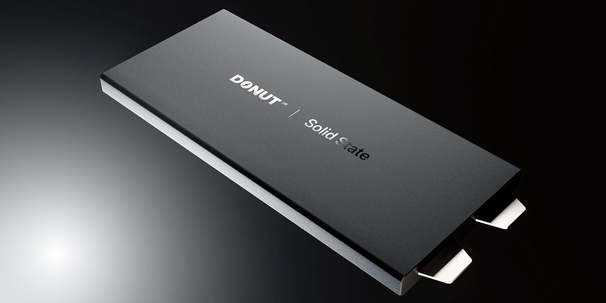 Donut Lab solid-state battery pouch cell under VTT fast-charge test with temperature graph
